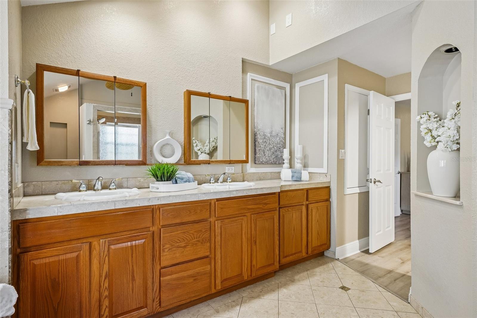 8315 TERRACEWOOD CIR, TAMPA, FL, 33615