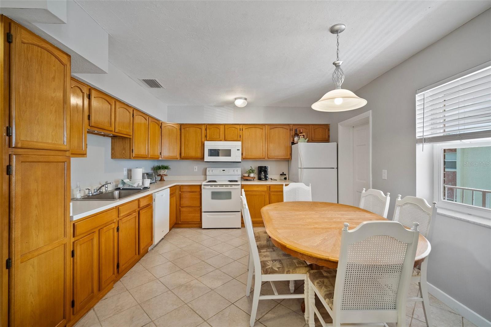 380 BASE AVE E #202, VENICE, FL, 34285