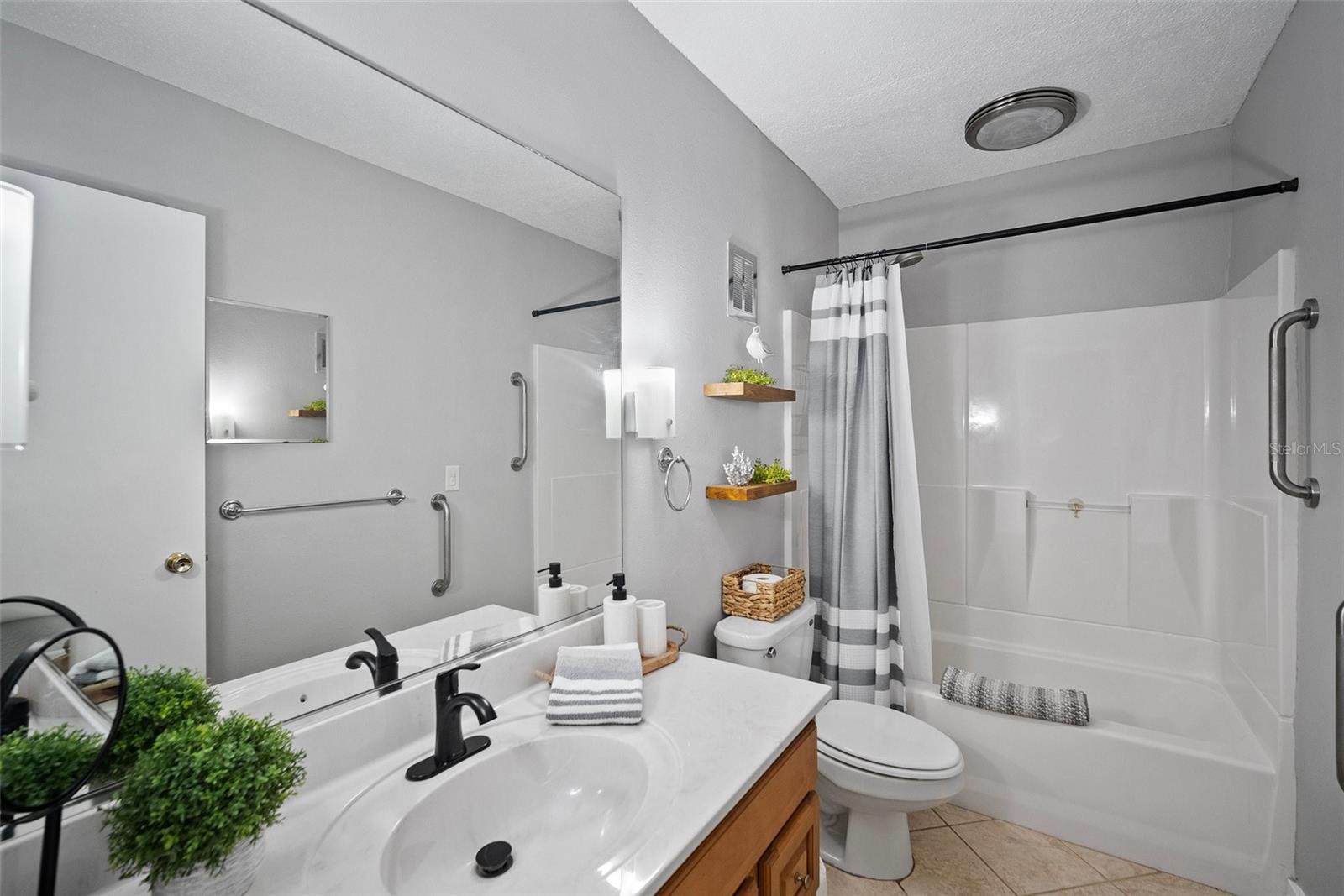 380 BASE AVE E #202, VENICE, FL, 34285