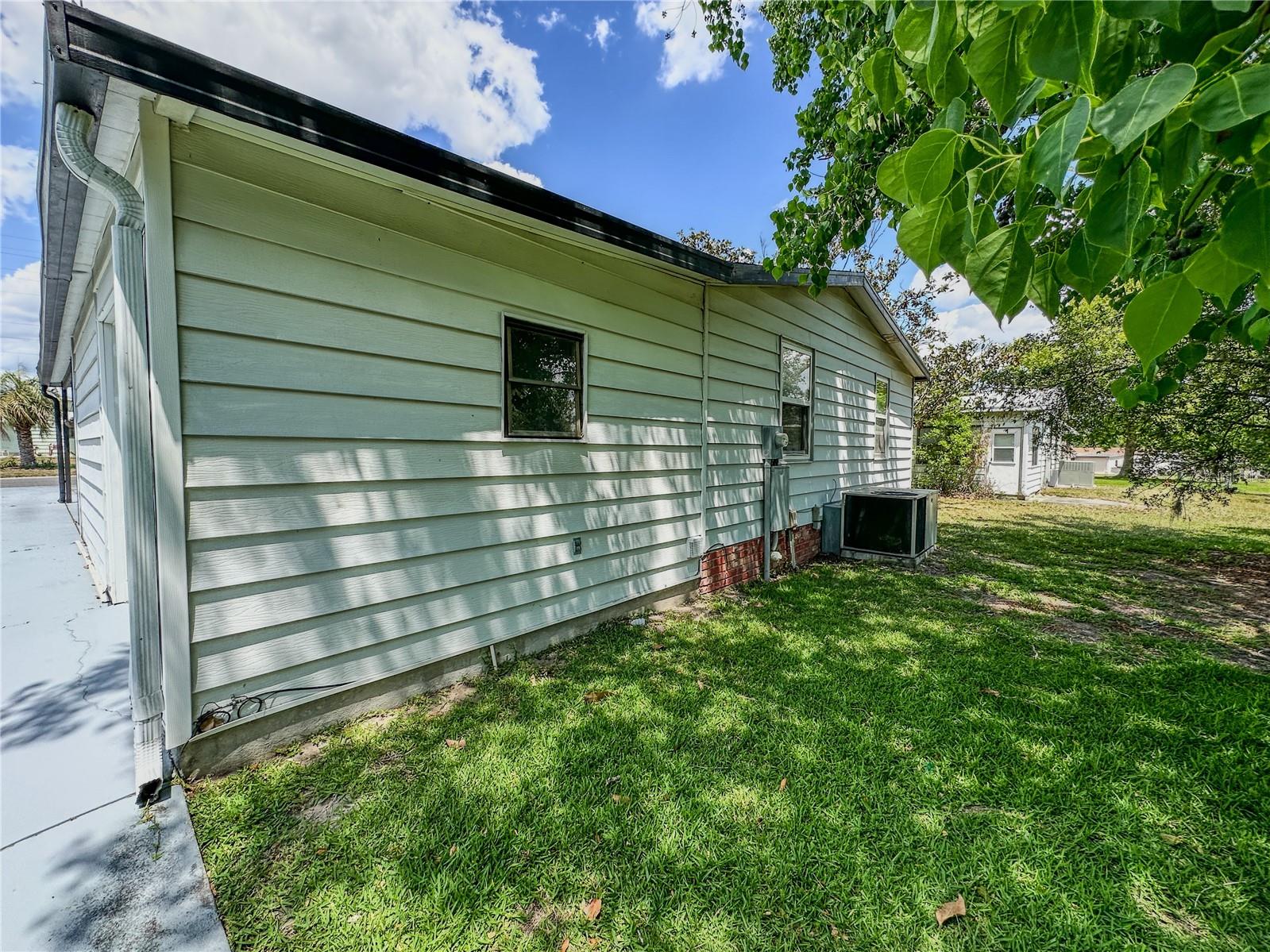 1820 W SCHWARTZ BLVD #8, LADY LAKE, FL, 32159