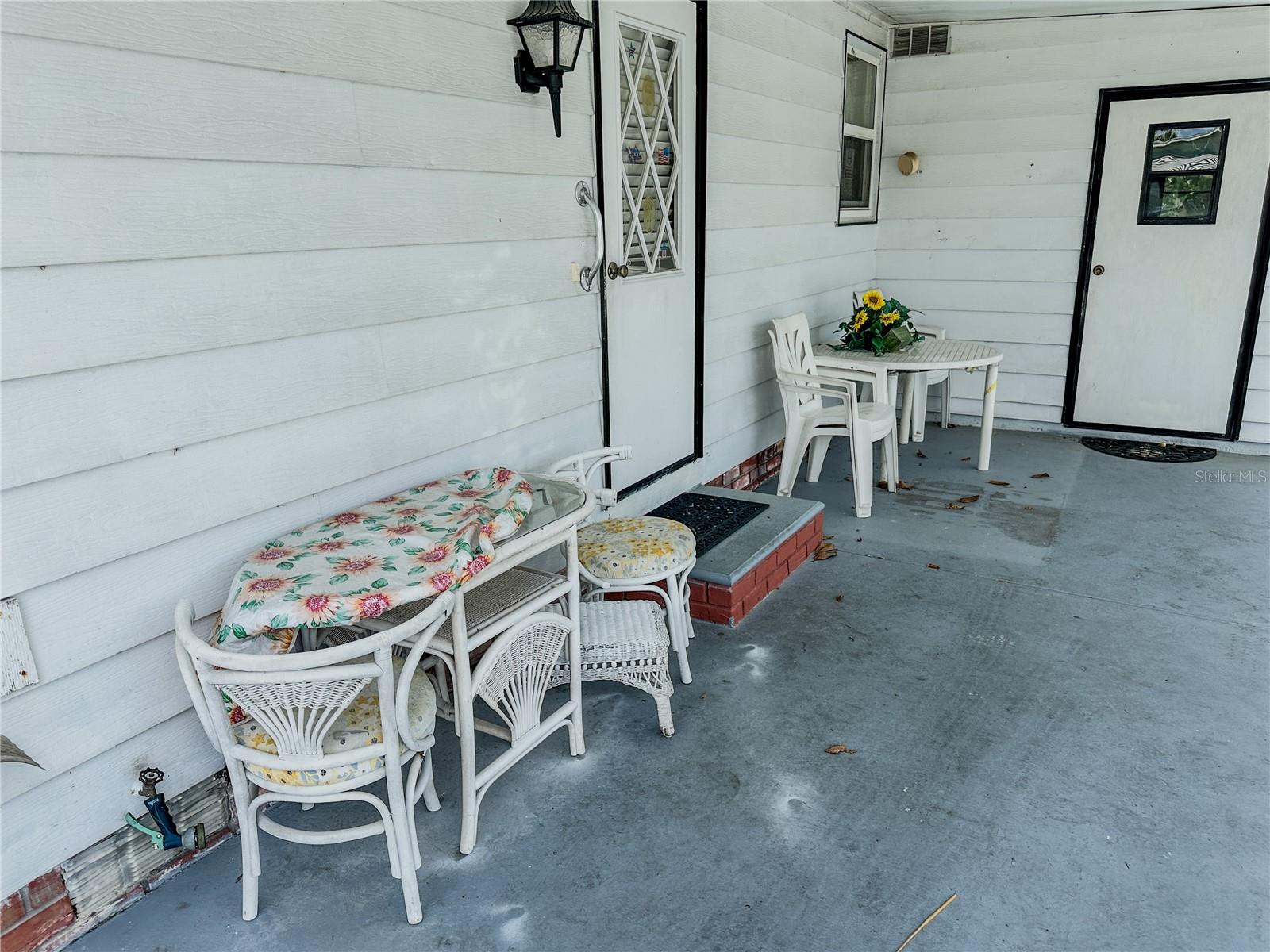1820 W SCHWARTZ BLVD #8, LADY LAKE, FL, 32159