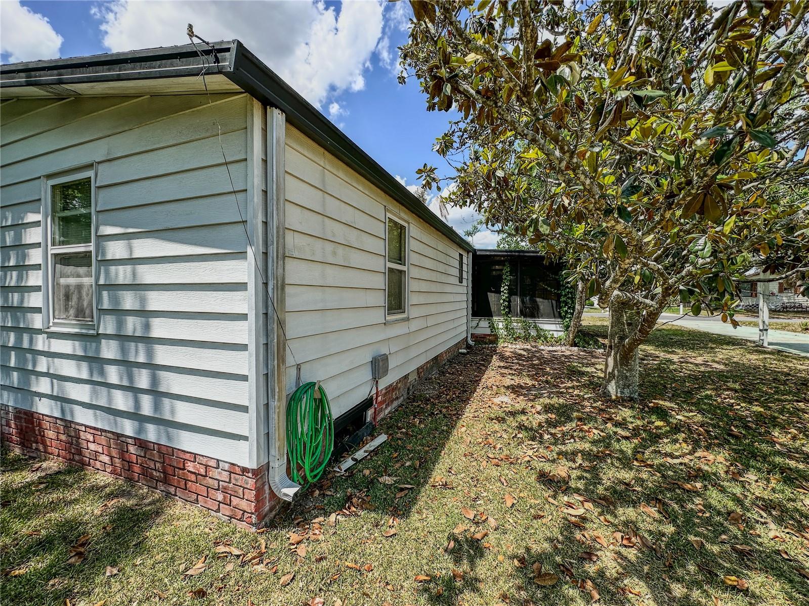 1820 W SCHWARTZ BLVD #8, LADY LAKE, FL, 32159