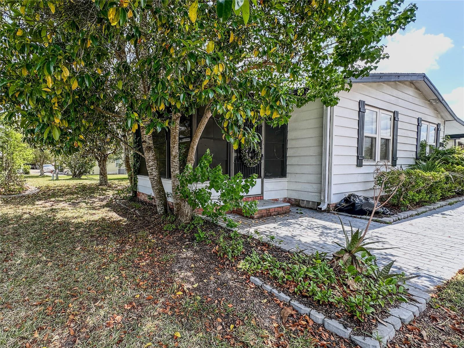 1820 W SCHWARTZ BLVD #8, LADY LAKE, FL, 32159