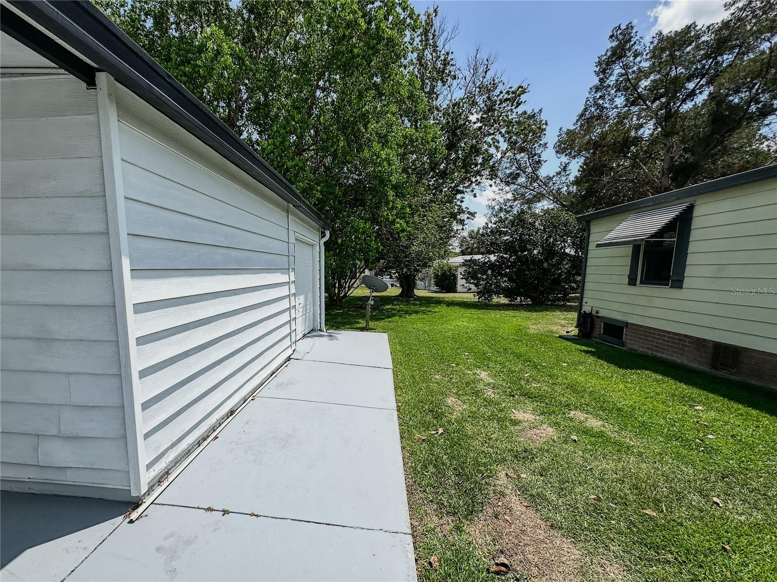 1820 W SCHWARTZ BLVD #8, LADY LAKE, FL, 32159