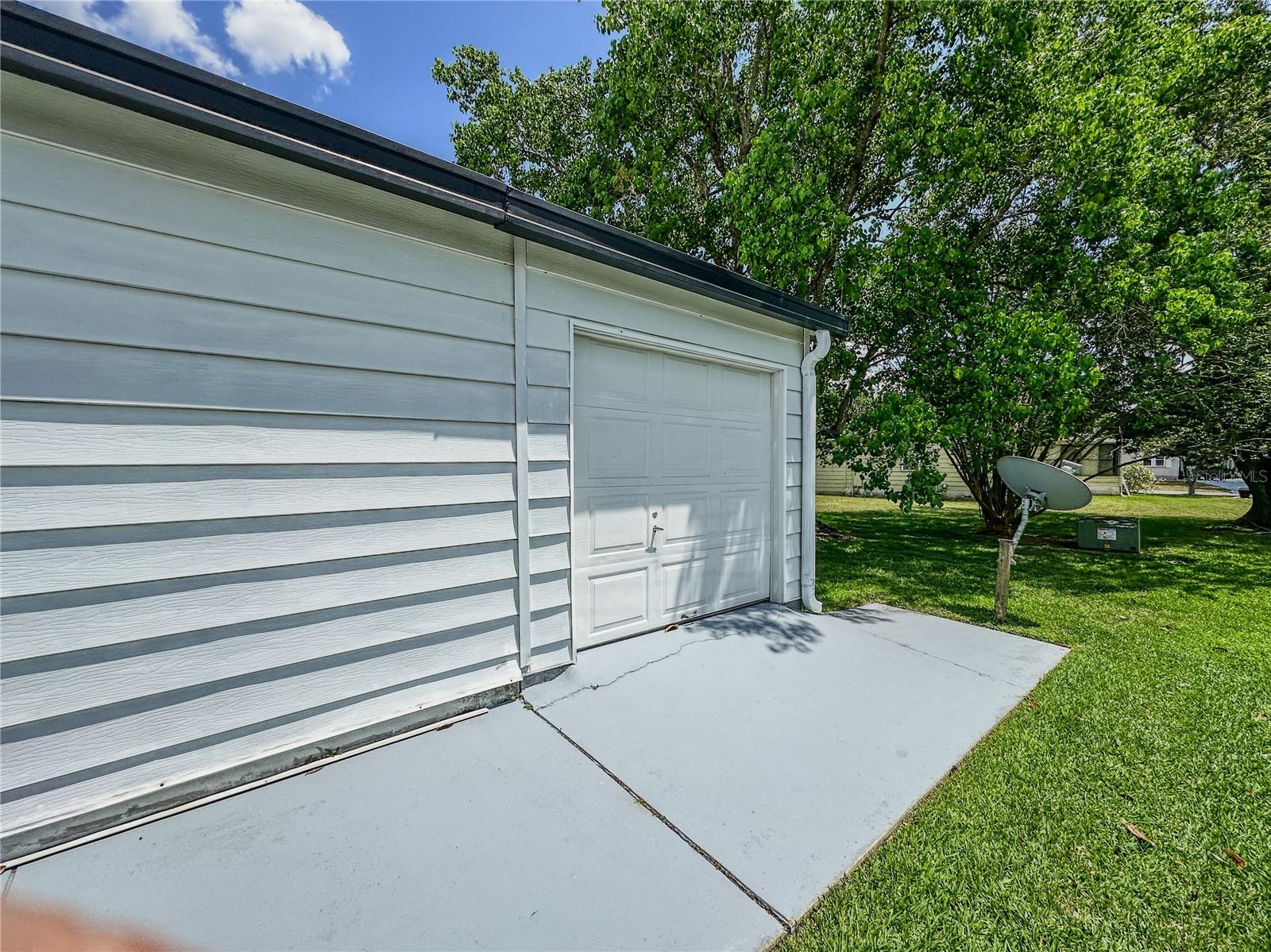 1820 W SCHWARTZ BLVD #8, LADY LAKE, FL, 32159