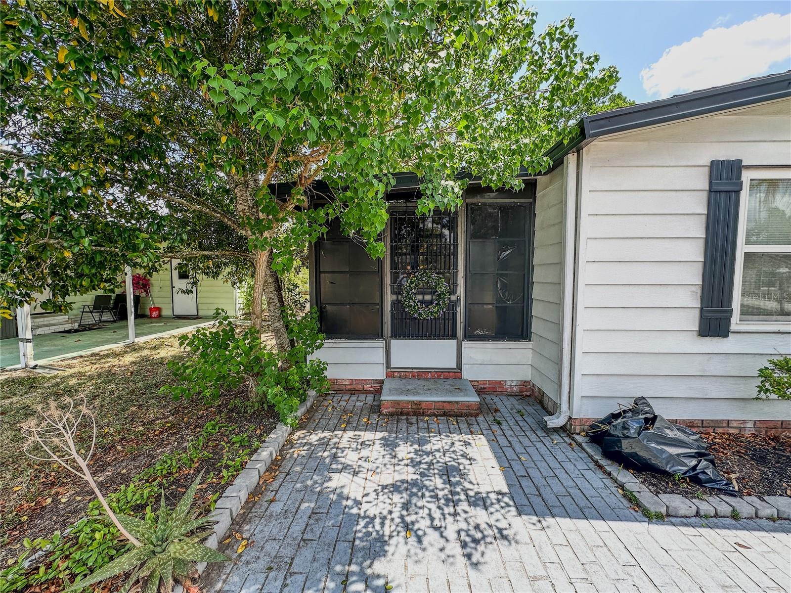1820 W SCHWARTZ BLVD #8, LADY LAKE, FL, 32159