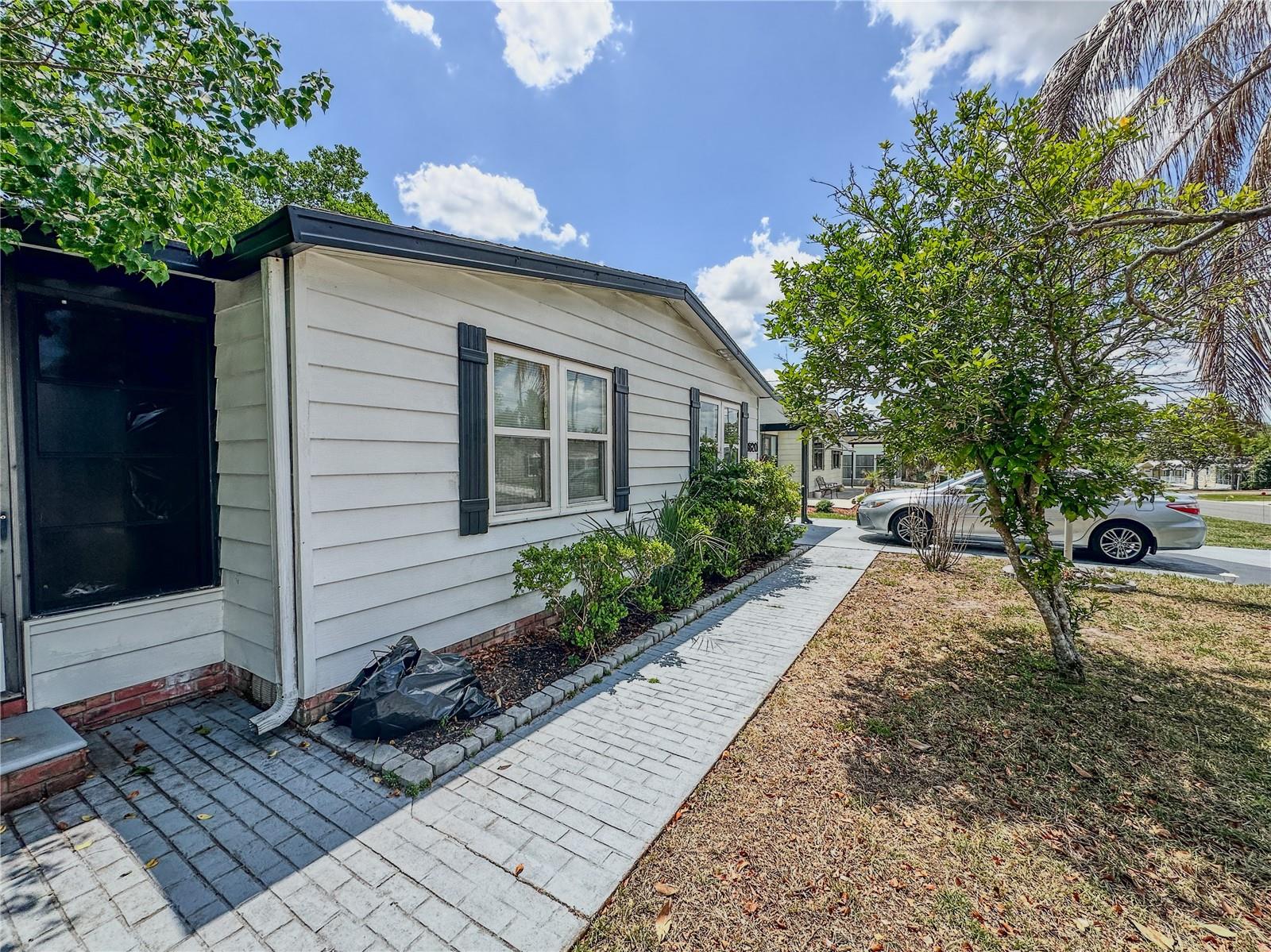 1820 W SCHWARTZ BLVD #8, LADY LAKE, FL, 32159