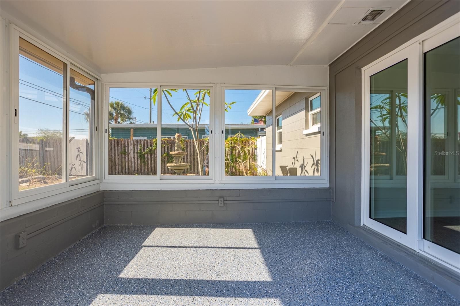 9317 CRESTVIEW ST, SEMINOLE, FL, 33772