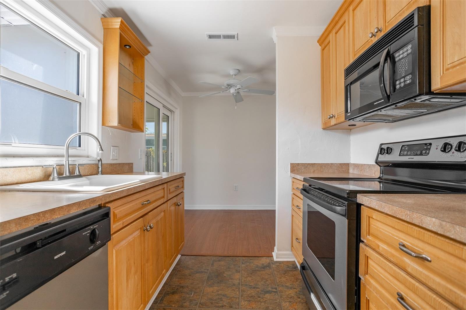 9317 CRESTVIEW ST, SEMINOLE, FL, 33772