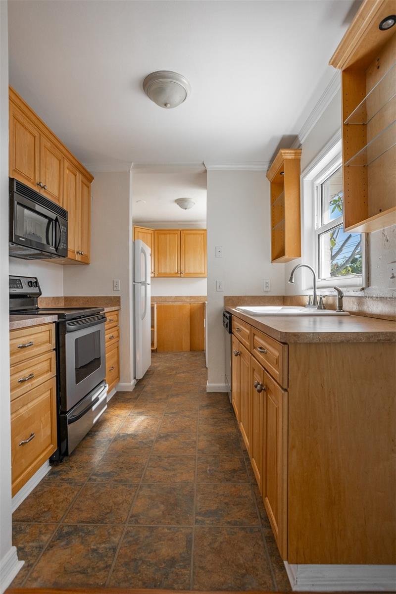 9317 CRESTVIEW ST, SEMINOLE, FL, 33772