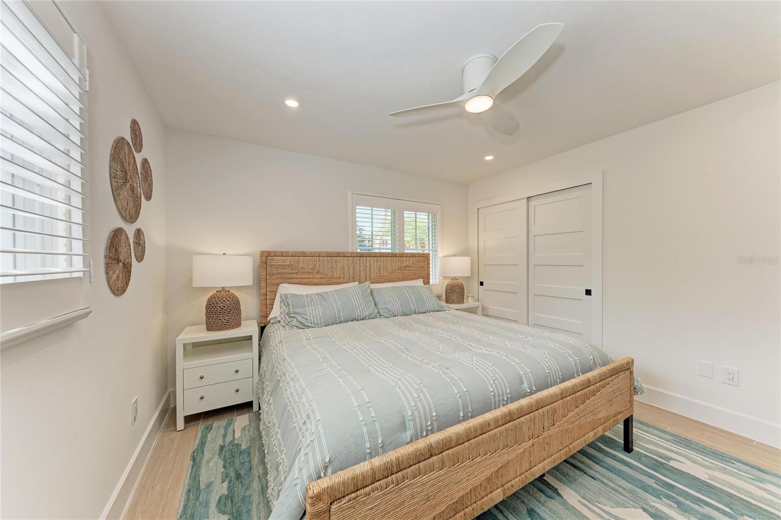 431 ISLAND CIR, SARASOTA, FL, 34242