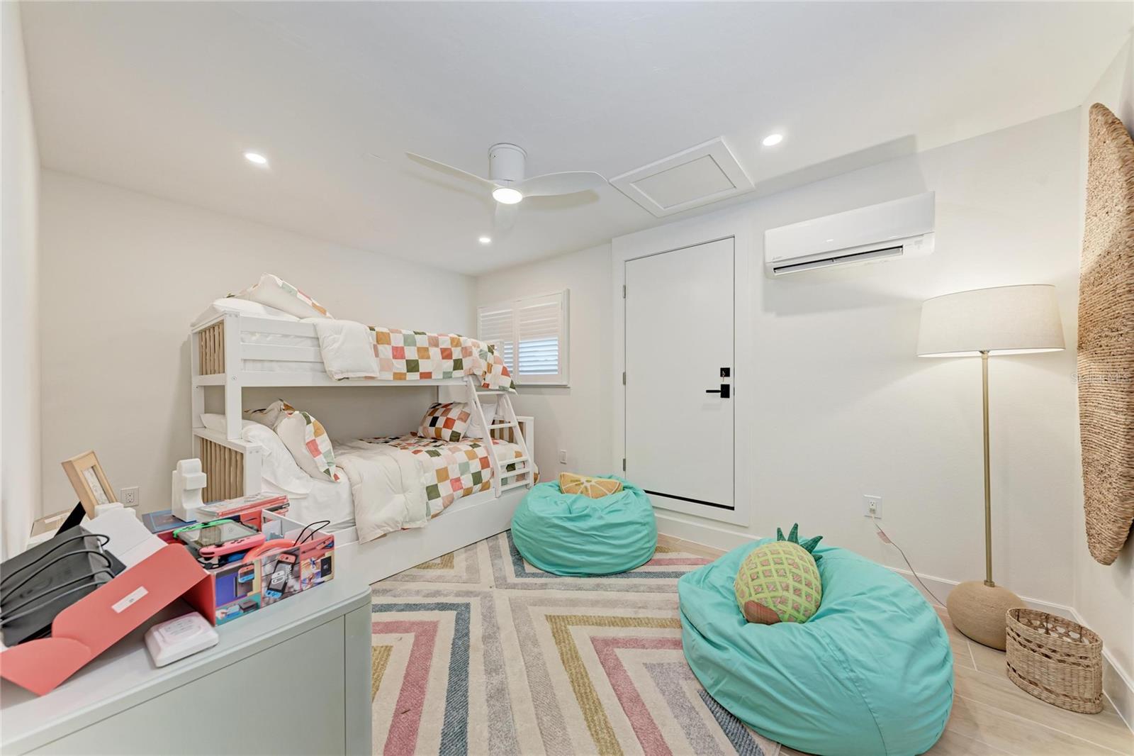 431 ISLAND CIR, SARASOTA, FL, 34242