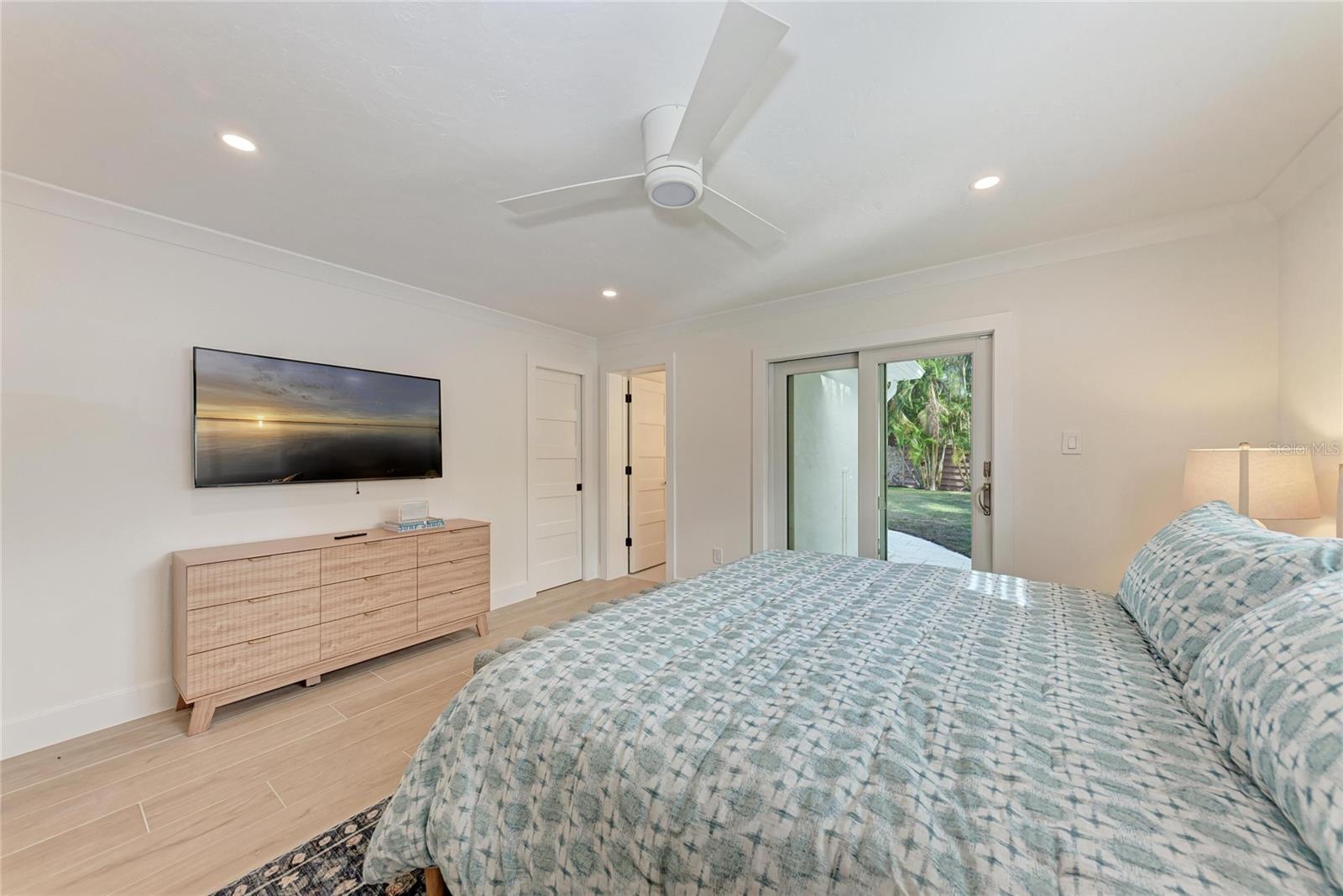 431 ISLAND CIR, SARASOTA, FL, 34242