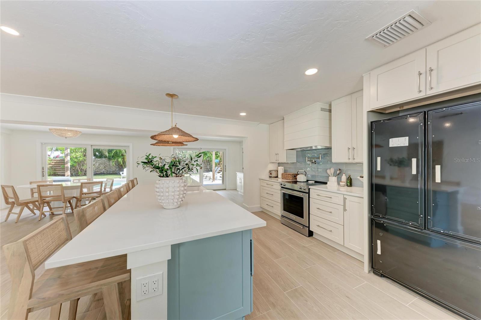 431 ISLAND CIR, SARASOTA, FL, 34242