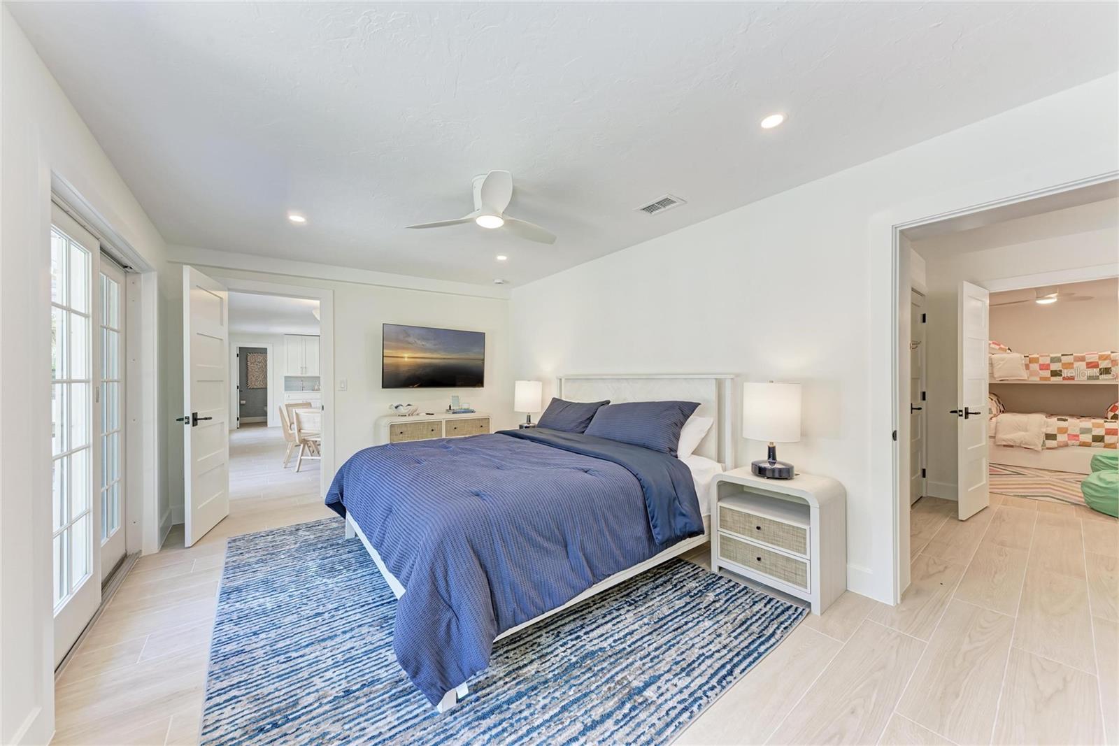 431 ISLAND CIR, SARASOTA, FL, 34242