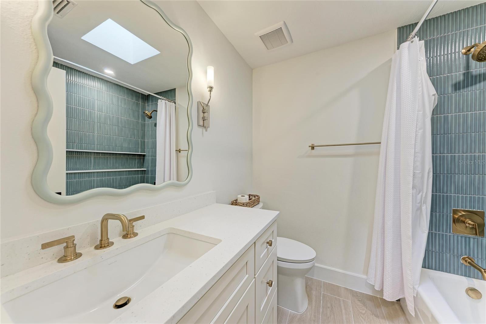 431 ISLAND CIR, SARASOTA, FL, 34242
