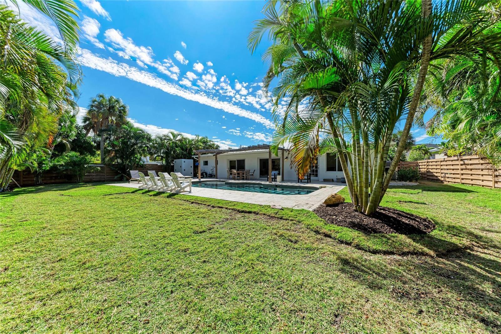 431 ISLAND CIR, SARASOTA, FL, 34242