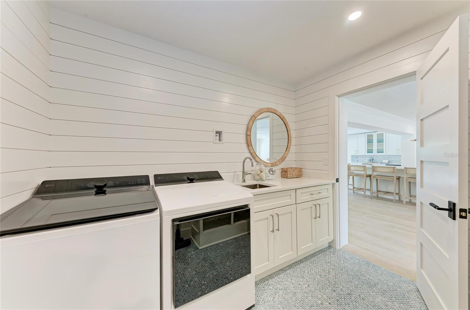 431 ISLAND CIR, SARASOTA, FL, 34242