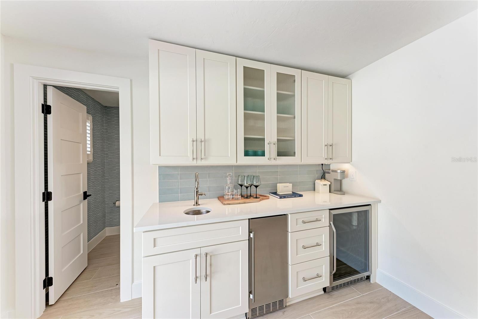 431 ISLAND CIR, SARASOTA, FL, 34242