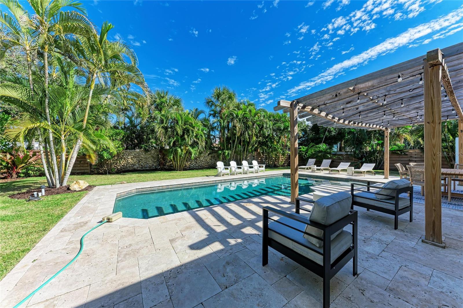 431 ISLAND CIR, SARASOTA, FL, 34242