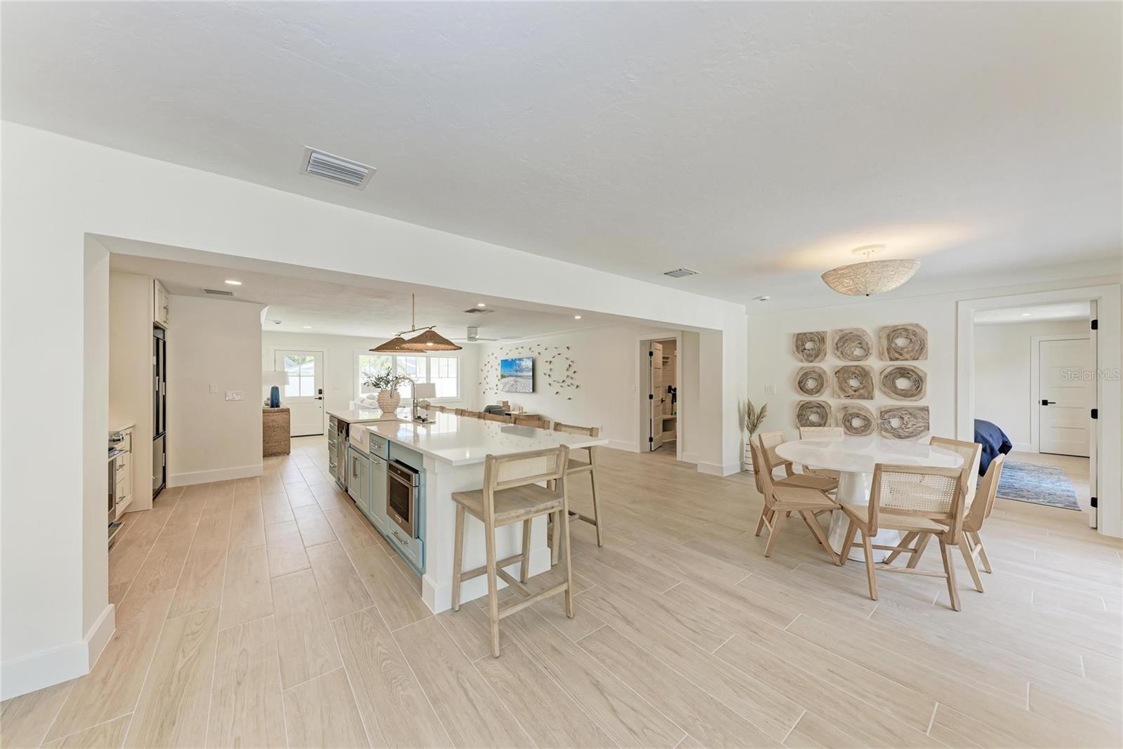 431 ISLAND CIR, SARASOTA, FL, 34242