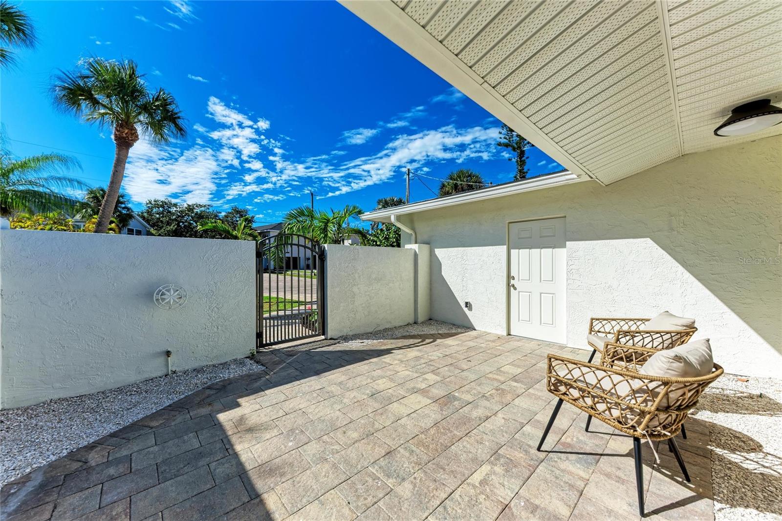 431 ISLAND CIR, SARASOTA, FL, 34242