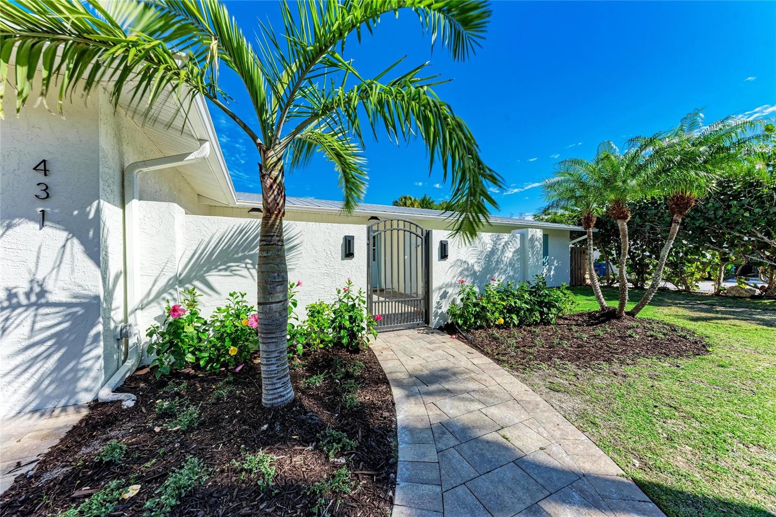 431 ISLAND CIR, SARASOTA, FL, 34242