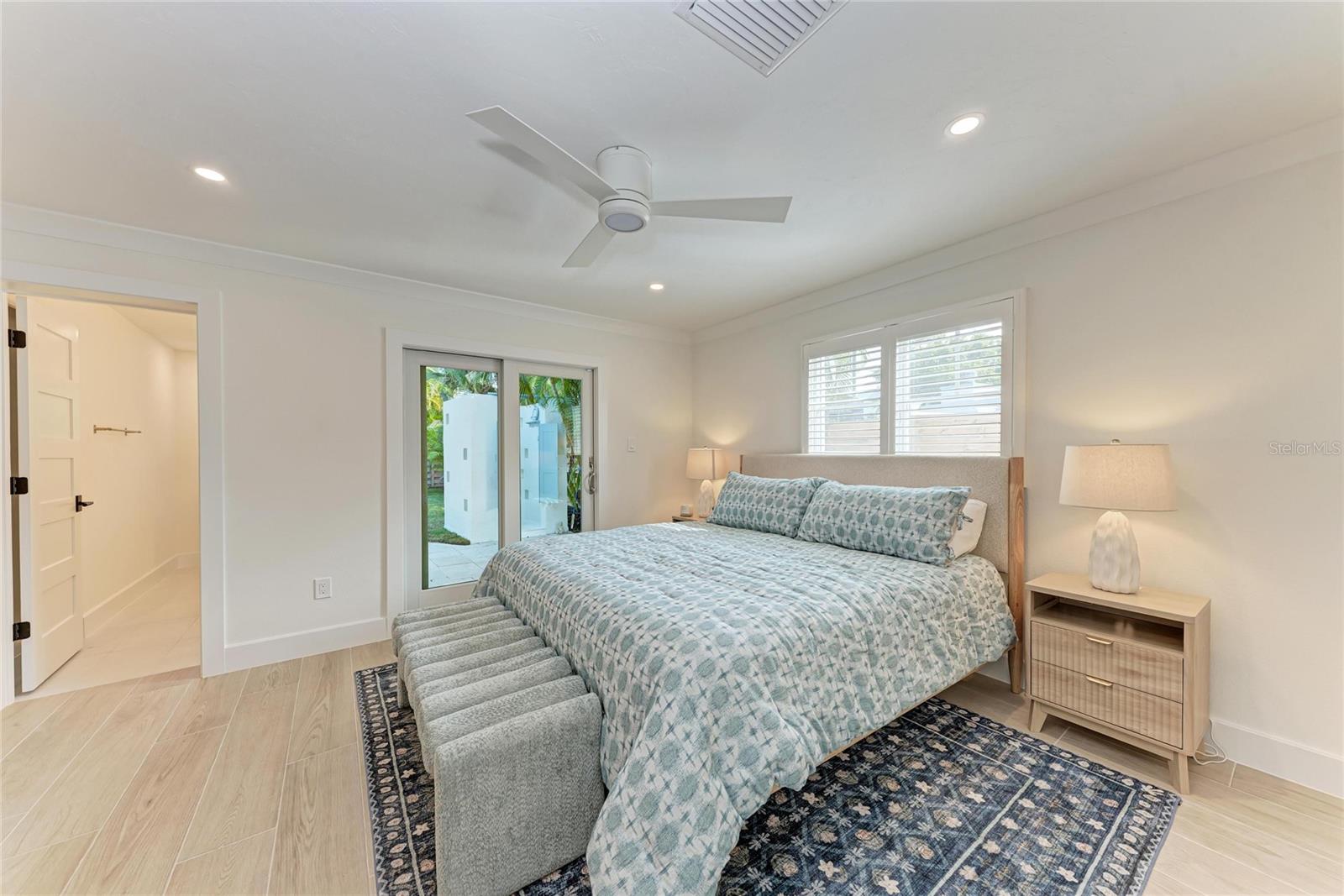 431 ISLAND CIR, SARASOTA, FL, 34242