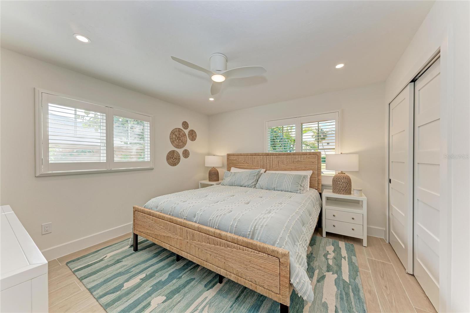 431 ISLAND CIR, SARASOTA, FL, 34242
