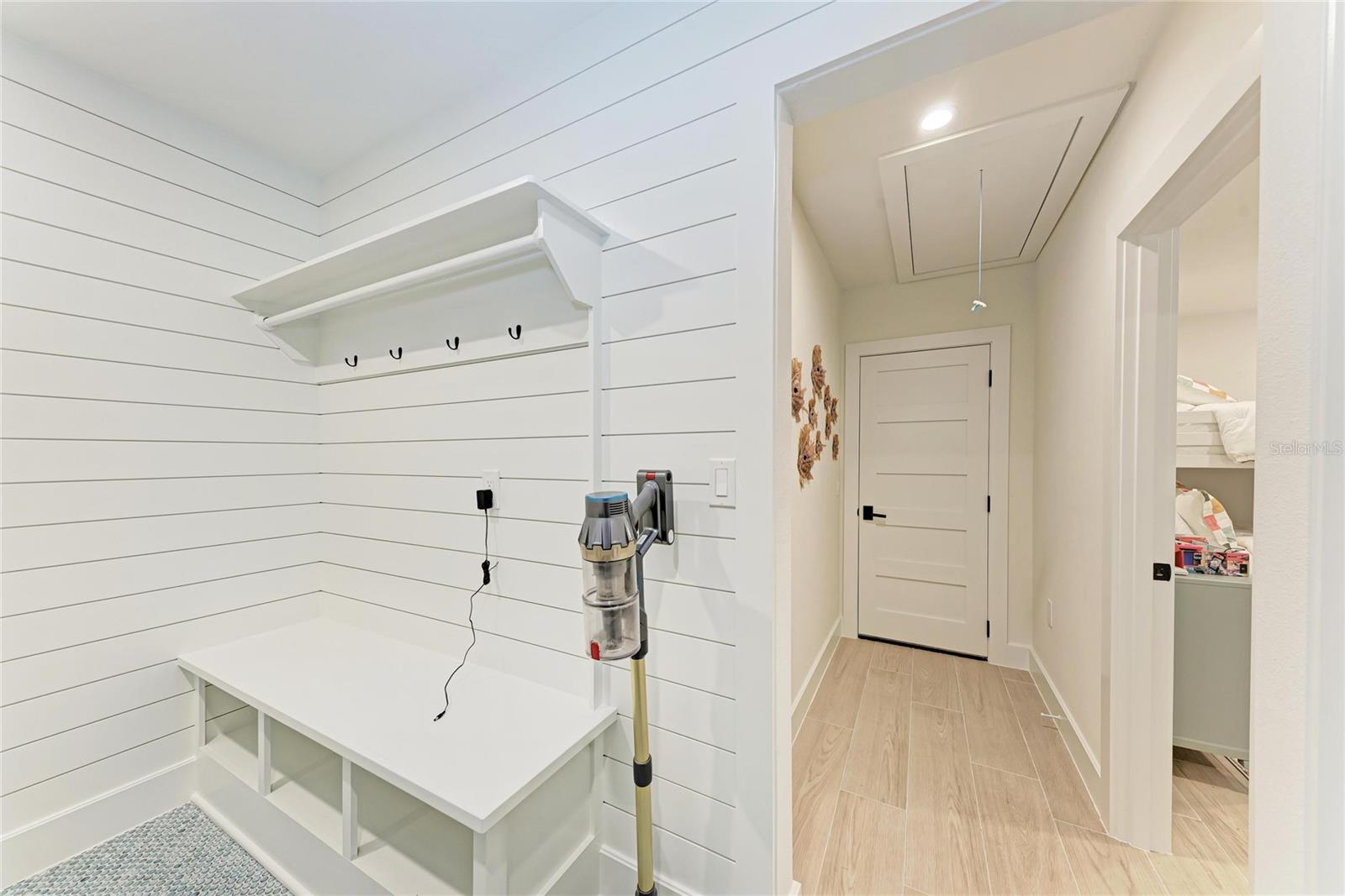 431 ISLAND CIR, SARASOTA, FL, 34242