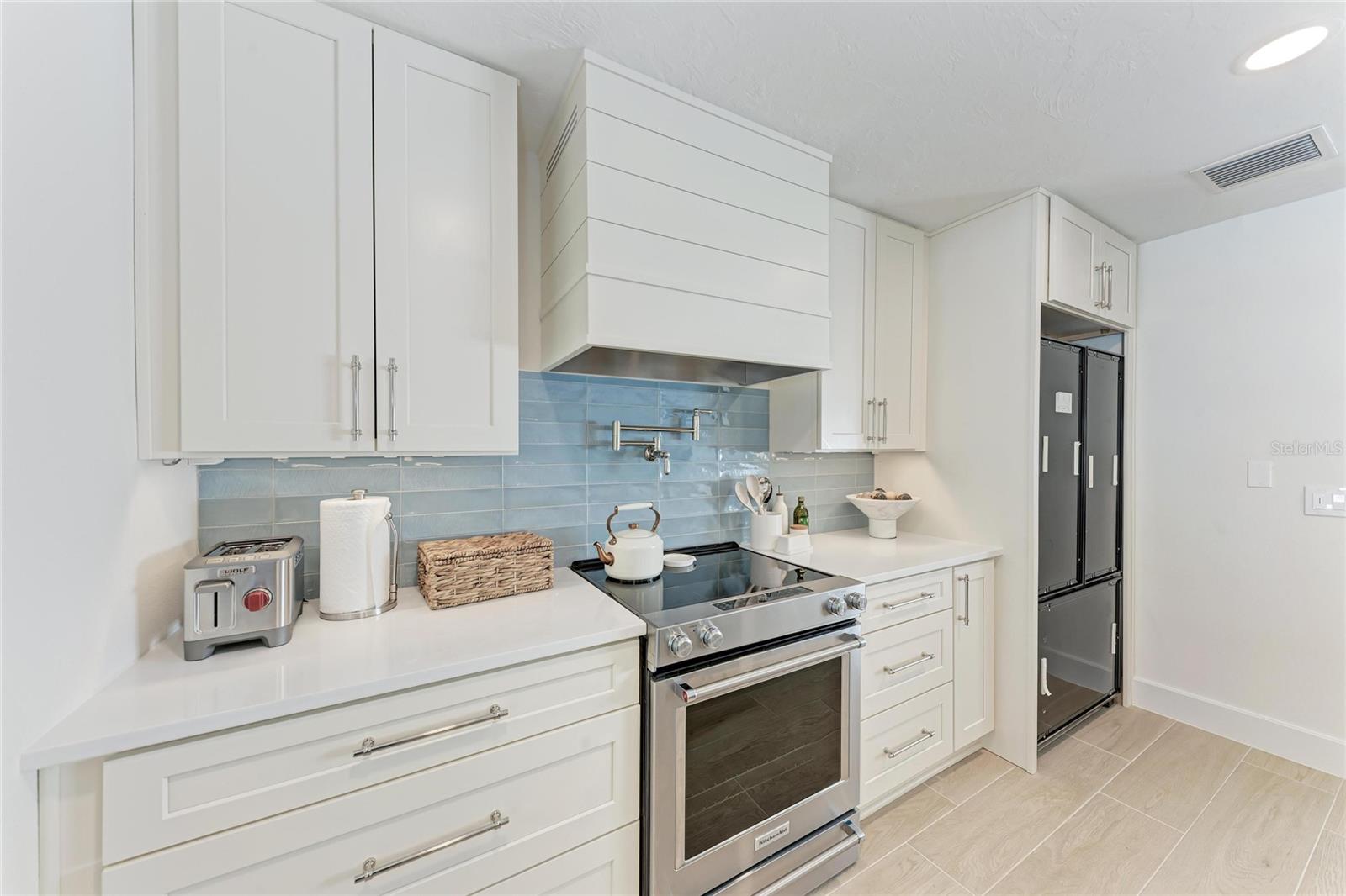 431 ISLAND CIR, SARASOTA, FL, 34242