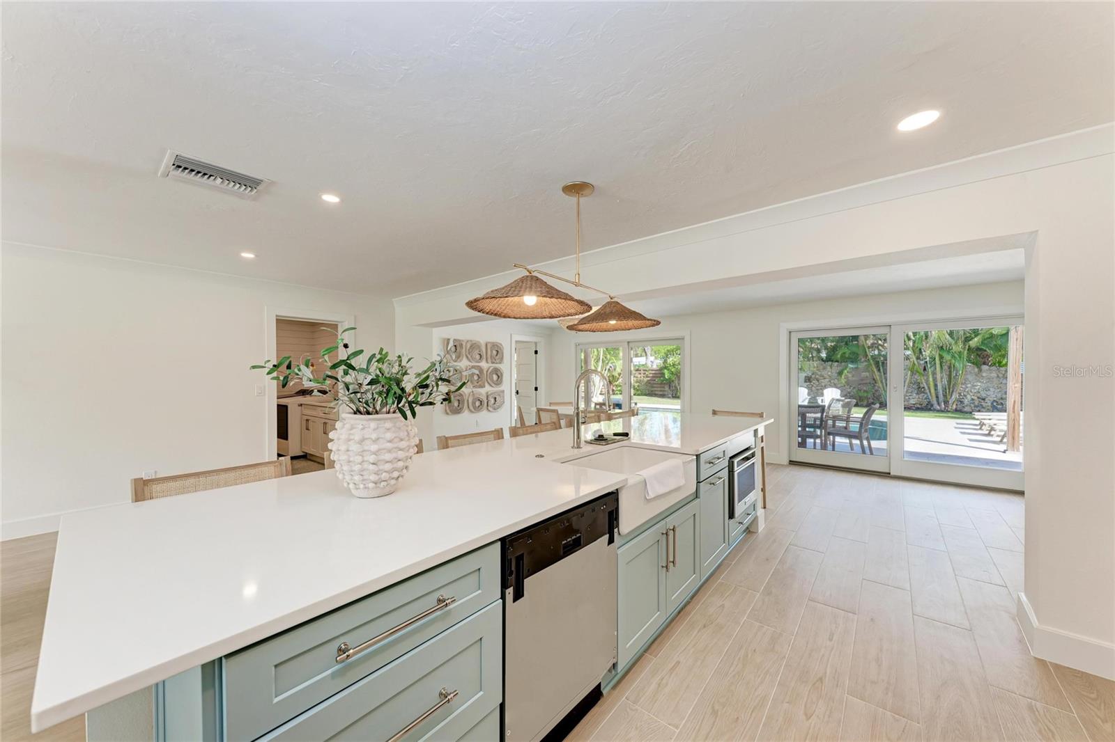 431 ISLAND CIR, SARASOTA, FL, 34242