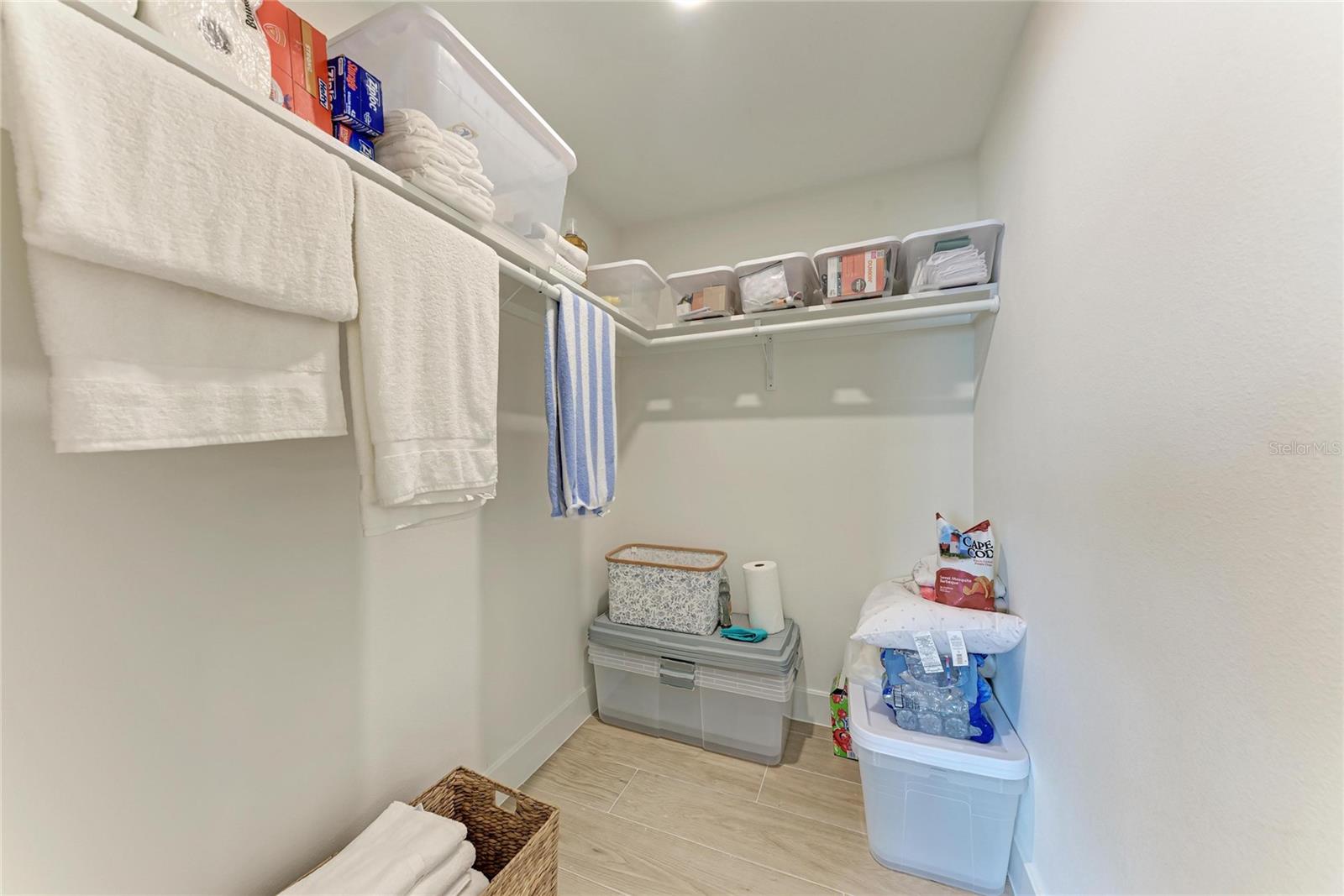 431 ISLAND CIR, SARASOTA, FL, 34242