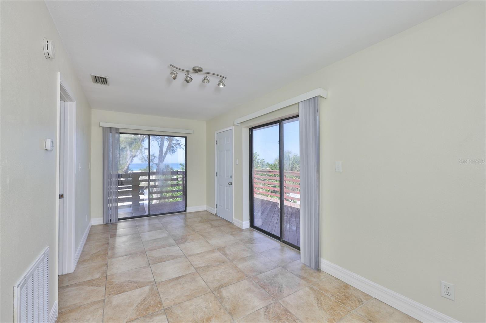 10220 GULF BLVD #1, TREASURE ISLAND, FL, 33706