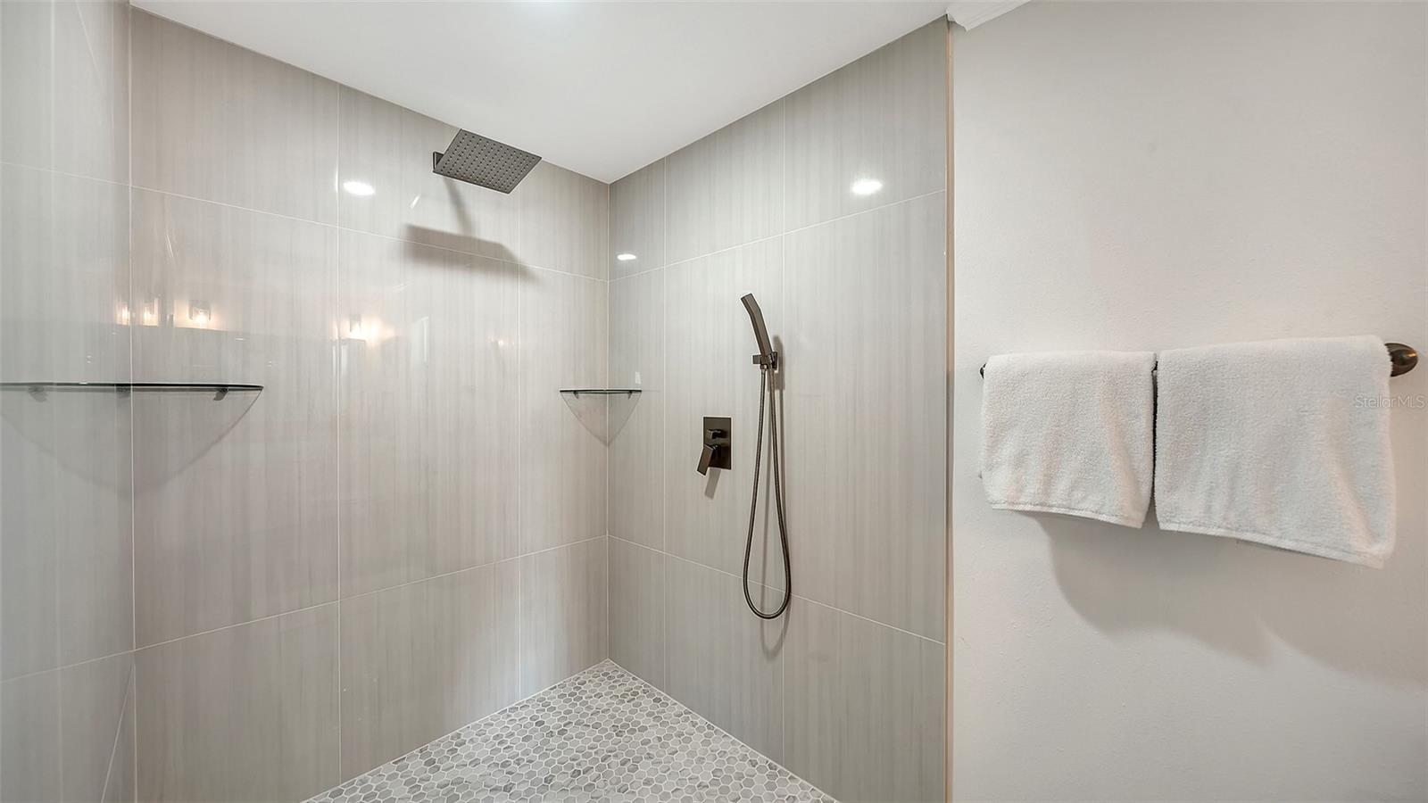 925 SPANISH DR N, LONGBOAT KEY, FL, 34228