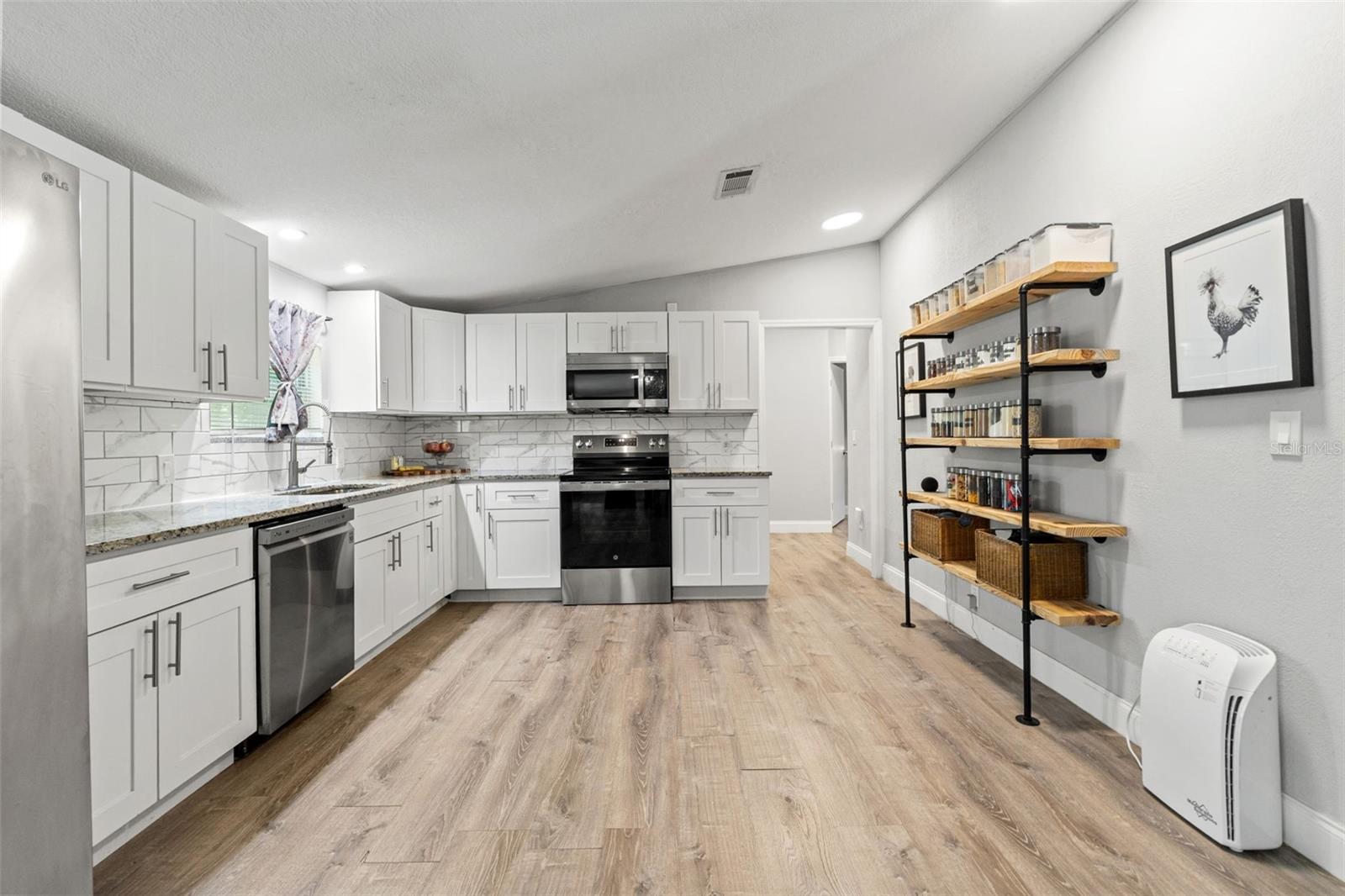 6886 W EDGEWOOD LN, HOMOSASSA, FL, 34448