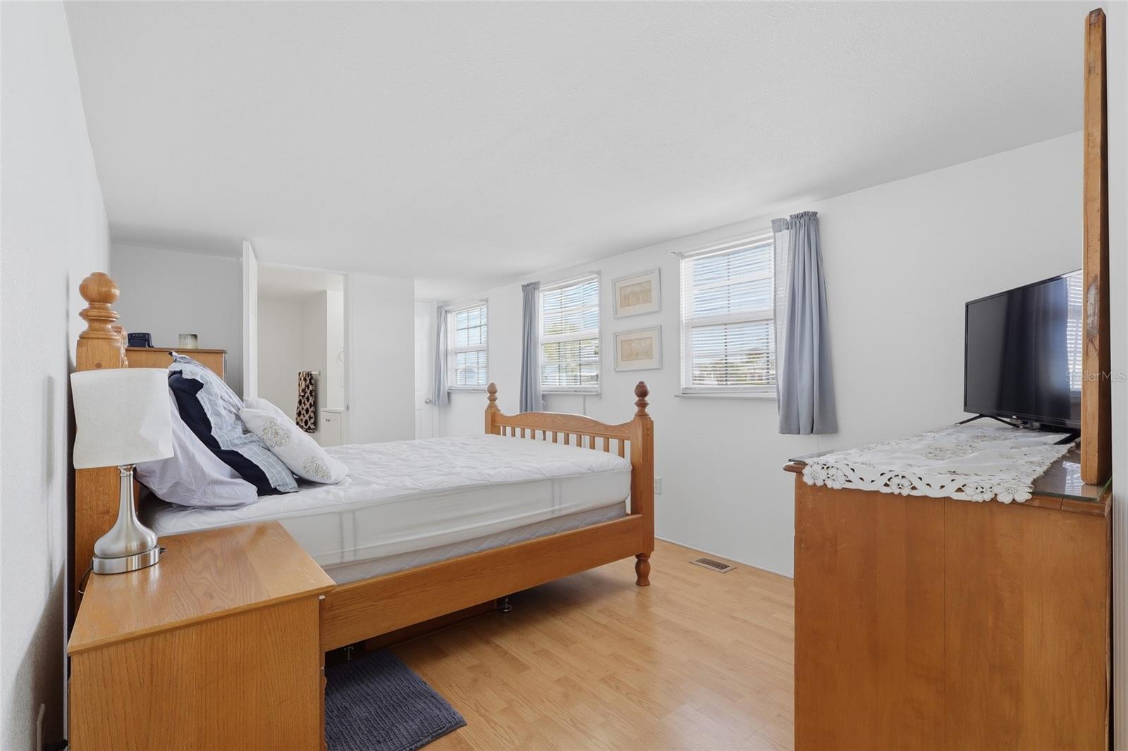 5246 AMANDA ST, ZEPHYRHILLS, FL, 33542