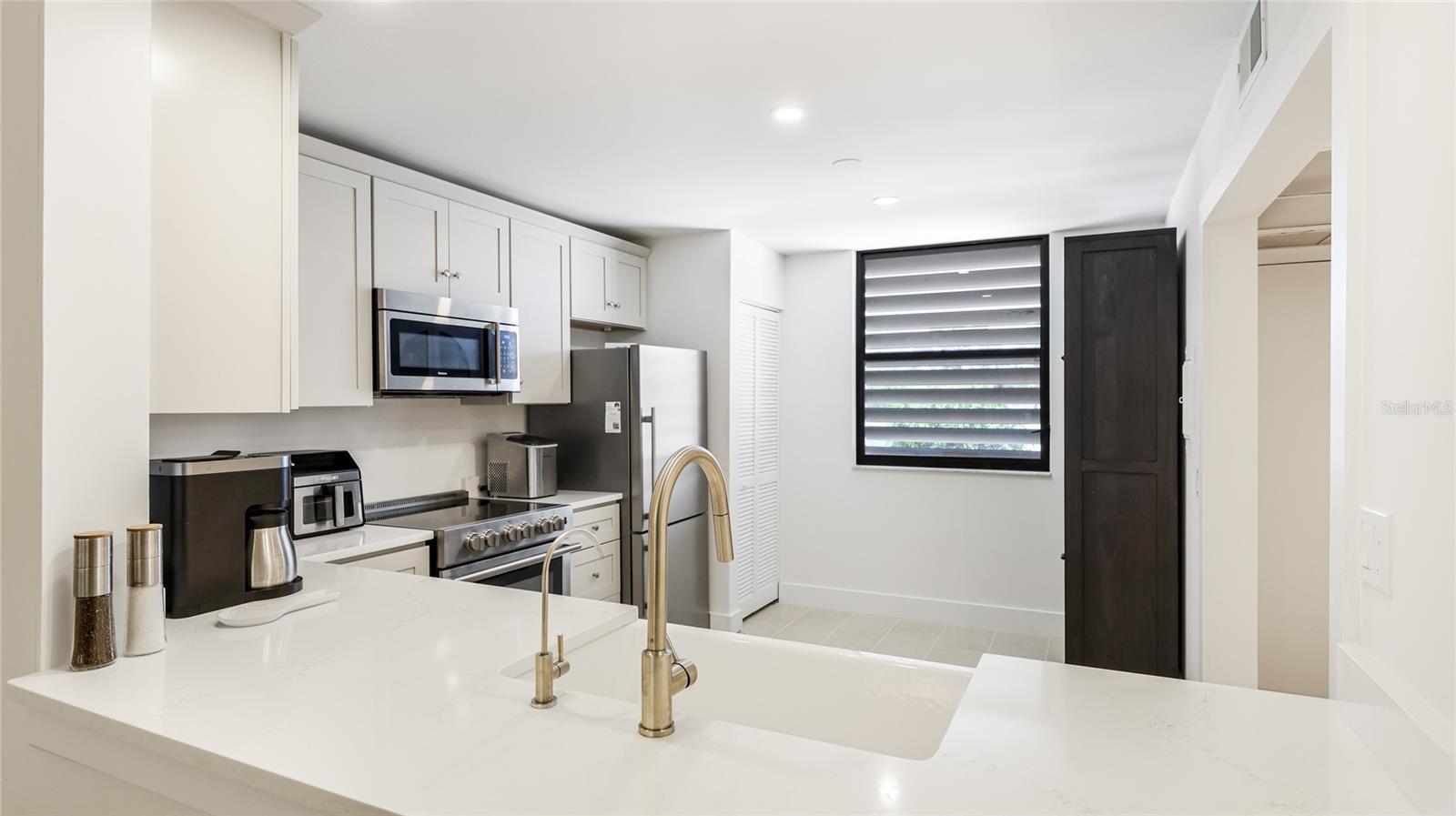 303 SPRINGDALE DR #303, BRADENTON, FL, 34210