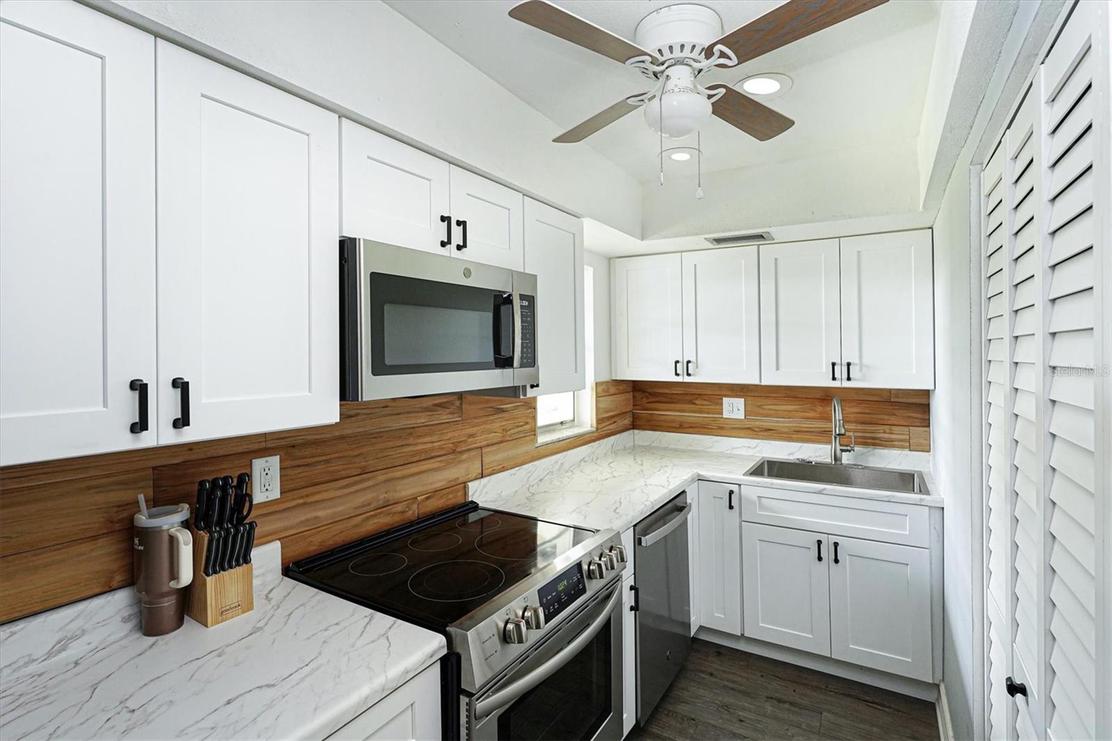 6100 12TH ST S #220, ST PETERSBURG, FL, 33705