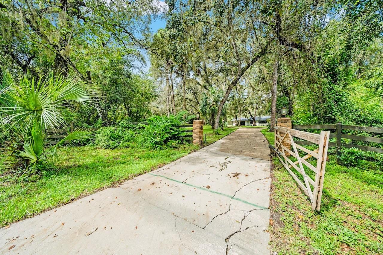 10245 E TRAILS END RD, FLORAL CITY, FL, 34436