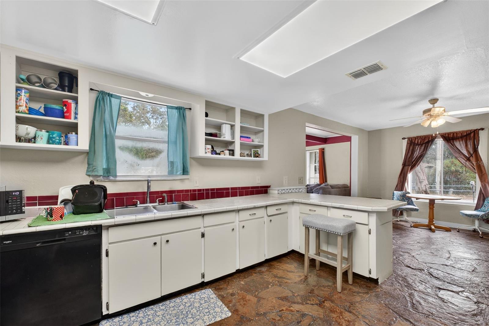 39243 LIZABETH CIR, ZEPHYRHILLS, FL, 33542