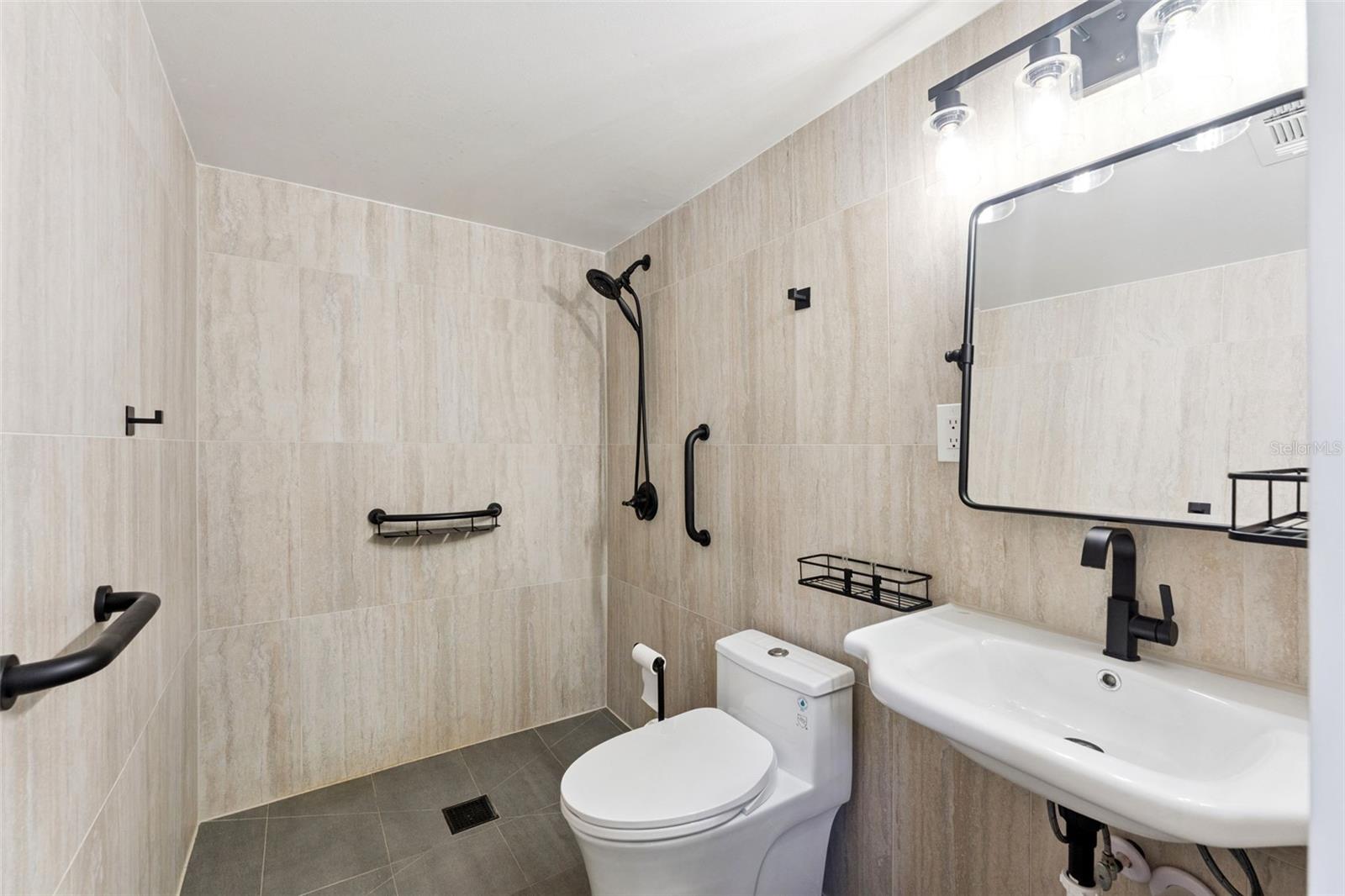 700 E AIRPORT BLVD #I2, SANFORD, FL, 32773