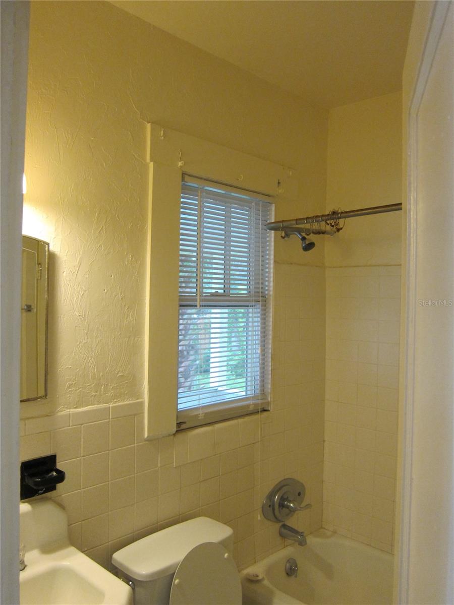 505 NE 9 AVE #2, GAINESVILLE, FL, 32601