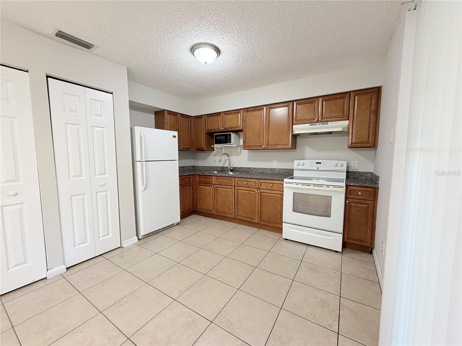 330 DOGWOOD AVE, ORANGE CITY, FL, 32763