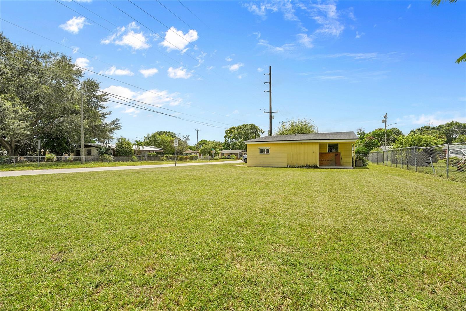 2102 AVENUE P, FORT PIERCE, FL, 34950