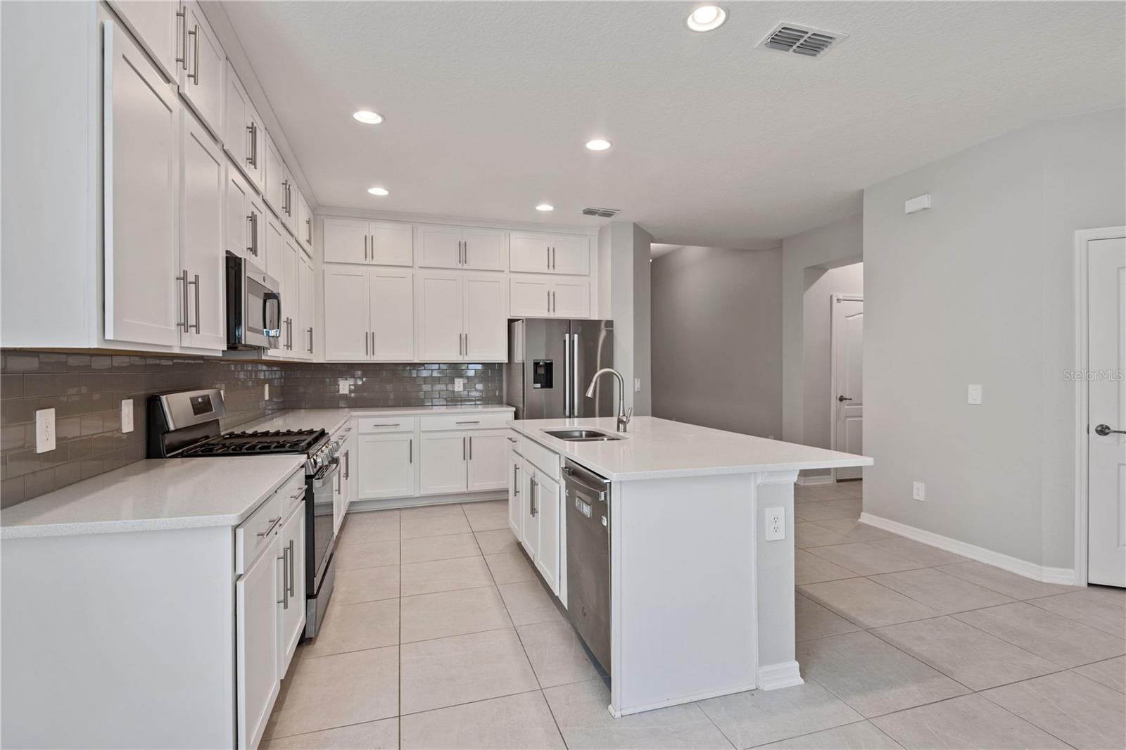 2017 BOSS HEWETT ST, OAKLAND, FL, 34787