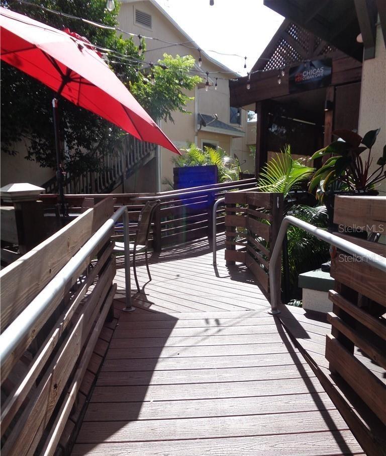 208 W HOWRY AVE, DELAND, FL, 32720
