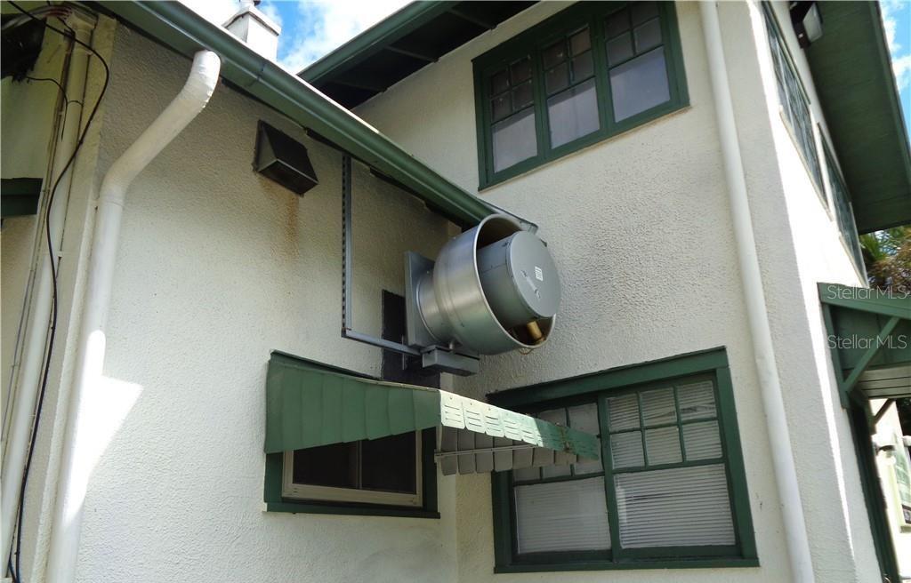 208 W HOWRY AVE, DELAND, FL, 32720