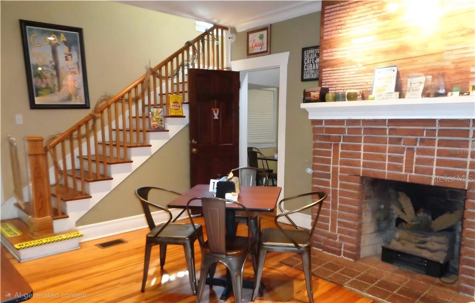 208 W HOWRY AVE, DELAND, FL, 32720