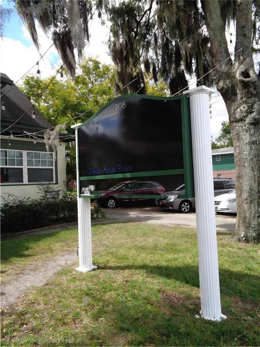 208 W HOWRY AVE, DELAND, FL, 32720